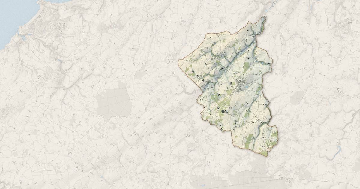 Portrait cartographique de Hénanbihen : relief, eau, forêts, bâti et voies, calculés à partir des données de l'IGN