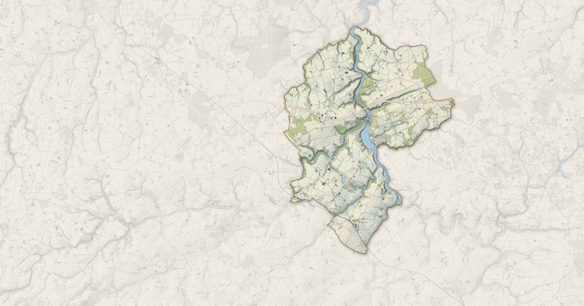 Portrait cartographique de Jugon-les-Lacs : relief, eau, forêts, bâti et voies, calculés à partir des données de l'IGN