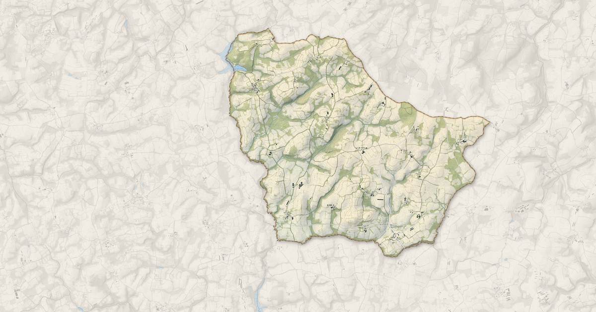 Portrait cartographique de Kerien : relief, eau, forêts, bâti et voies, calculés à partir des données de l'IGN