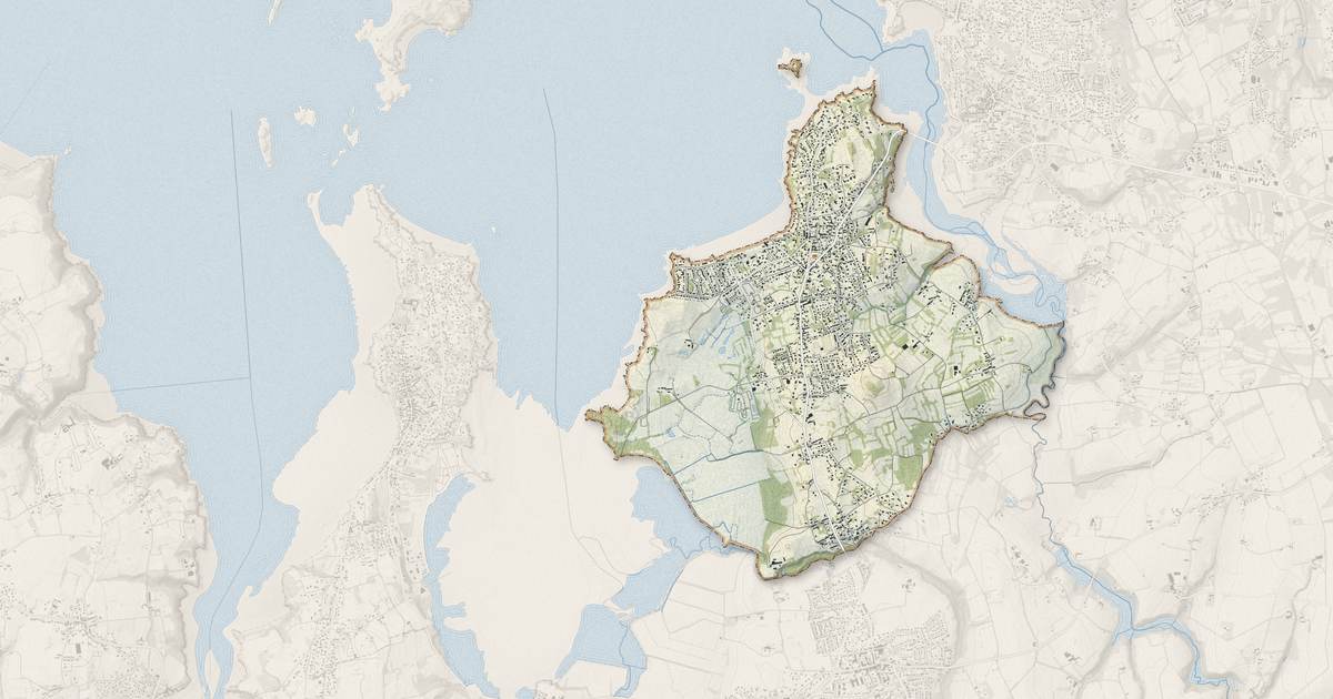 Portrait cartographique de Lancieux : relief, eau, forêts, bâti et voies, calculés à partir des données de l'IGN