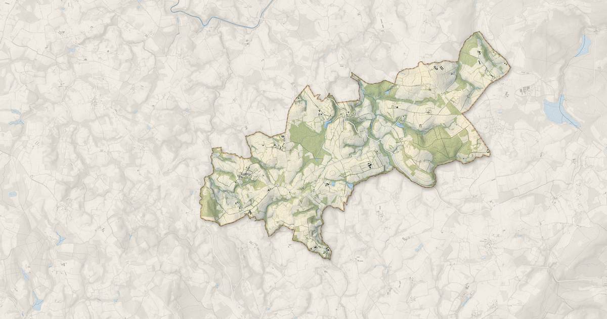 Portrait cartographique de Lescouët-Gouarec : relief, eau, forêts, bâti et voies, calculés à partir des données de l'IGN