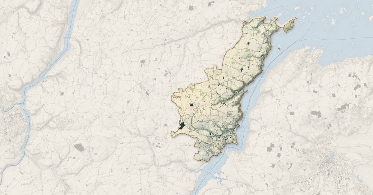 Portrait cartographique de Lézardrieux : relief, eau, forêts, bâti et voies, calculés à partir des données de l'IGN