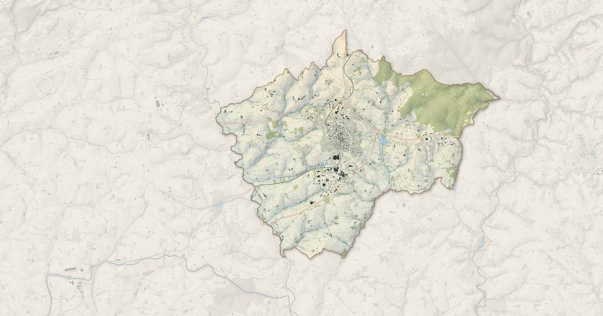 Portrait cartographique de Loudéac : relief, eau, forêts, bâti et voies, calculés à partir des données de l'IGN