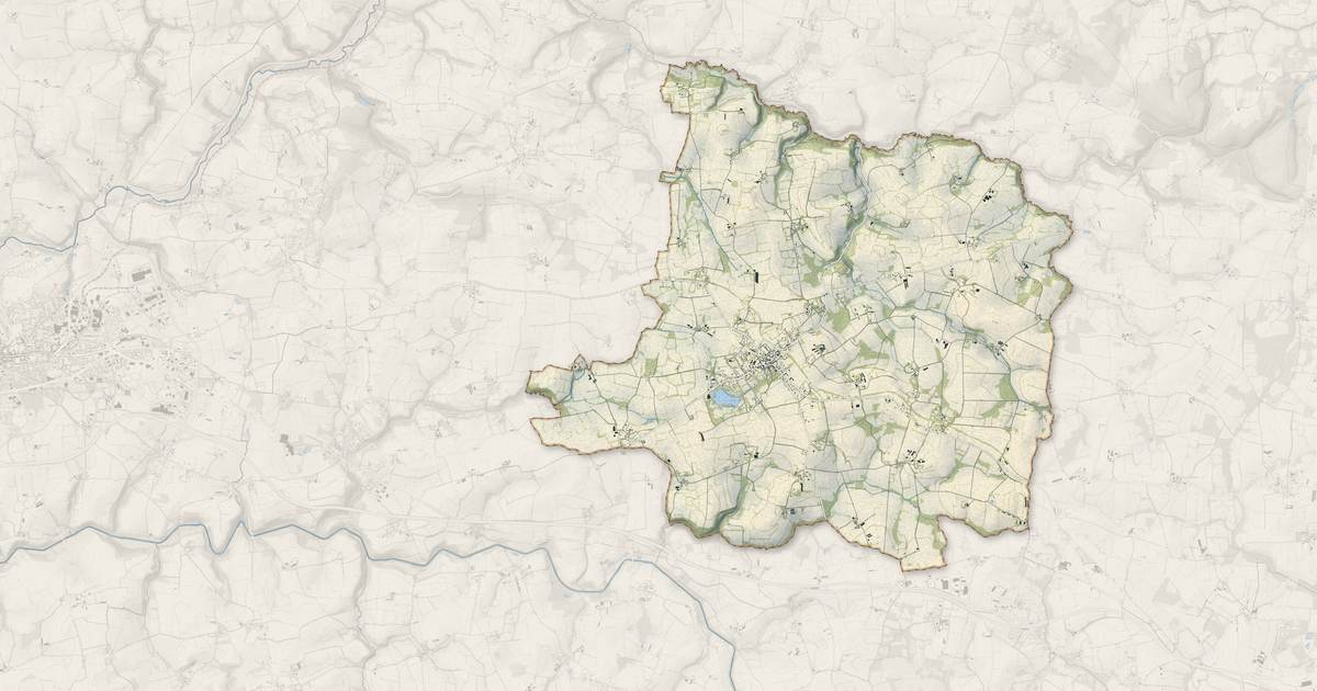 Portrait cartographique de Maël-Carhaix : relief, eau, forêts, bâti et voies, calculés à partir des données de l'IGN