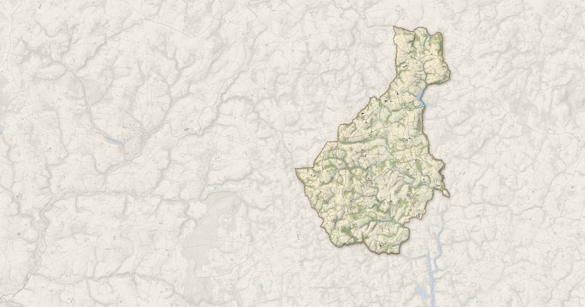 Portrait cartographique de Maël-Pestivien : relief, eau, forêts, bâti et voies, calculés à partir des données de l'IGN