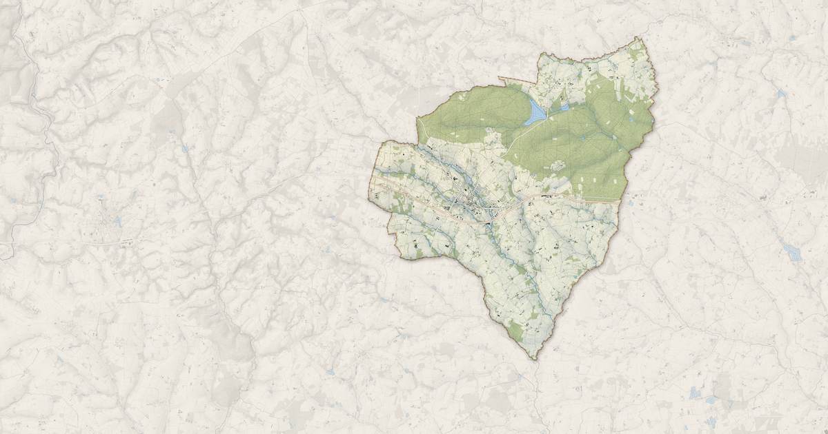 Portrait cartographique de Merdrignac : relief, eau, forêts, bâti et voies, calculés à partir des données de l'IGN