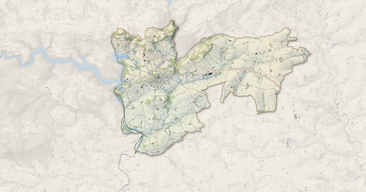 Portrait cartographique de Guerlédan : relief, eau, forêts, bâti et voies, calculés à partir des données de l'IGN