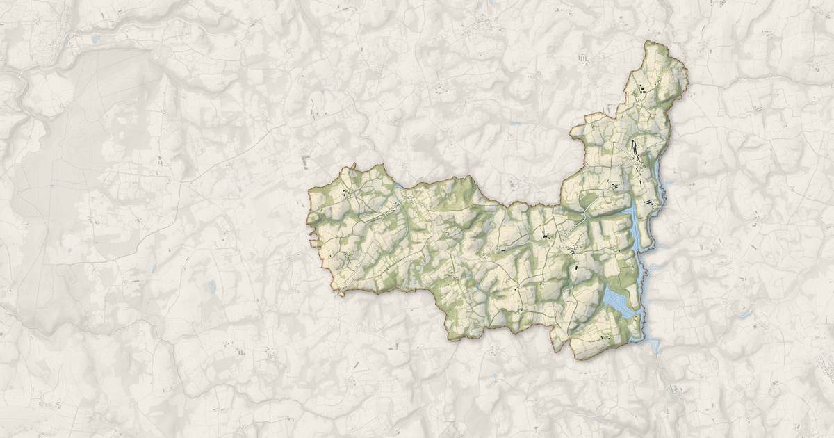 Portrait cartographique de Peumerit-Quintin : relief, eau, forêts, bâti et voies, calculés à partir des données de l'IGN