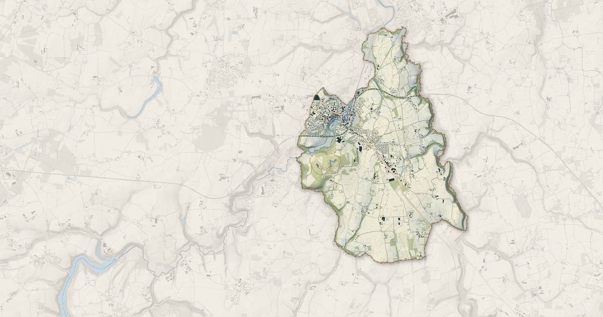 Portrait cartographique de Plancoët : relief, eau, forêts, bâti et voies, calculés à partir des données de l'IGN
