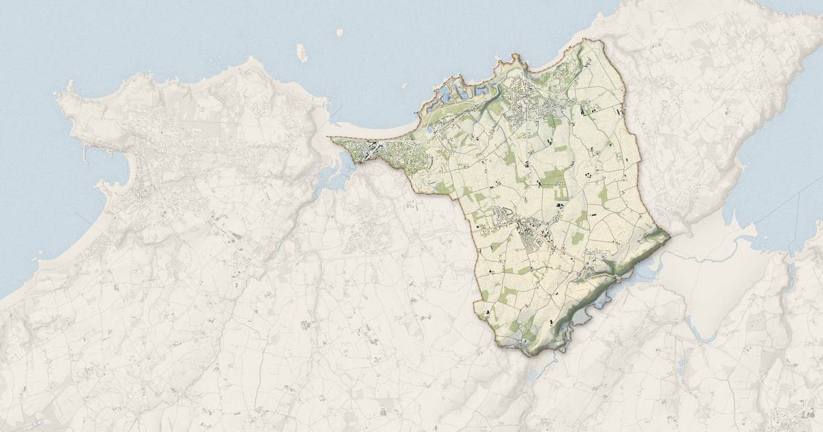 Portrait cartographique de Fréhel : relief, eau, forêts, bâti et voies, calculés à partir des données de l'IGN