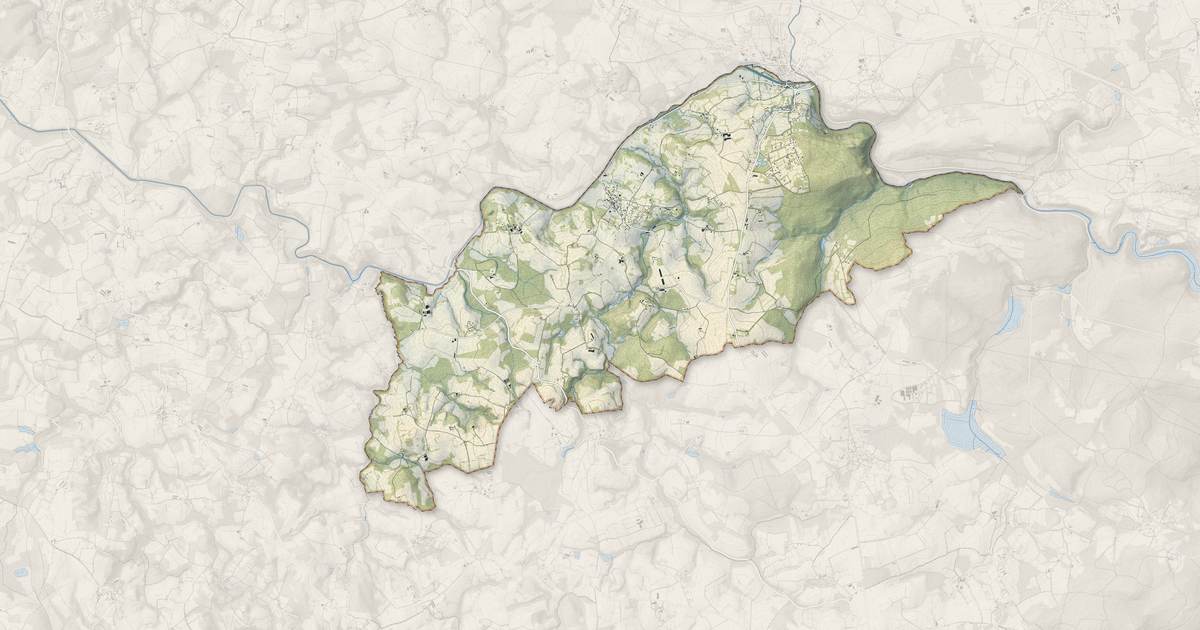 Portrait cartographique de Plélauff : relief, eau, forêts, bâti et voies, calculés à partir des données de l'IGN
