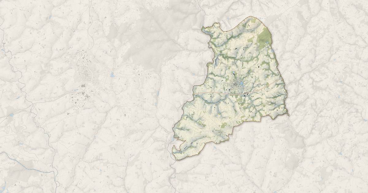 Portrait cartographique de Plémet : relief, eau, forêts, bâti et voies, calculés à partir des données de l'IGN