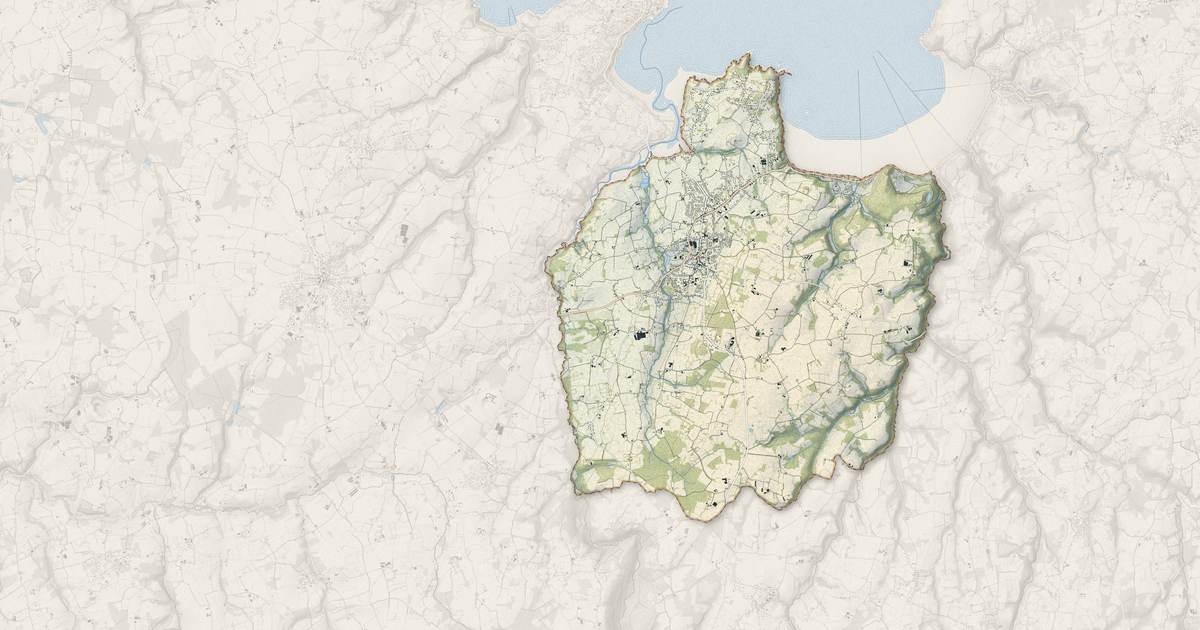 Portrait cartographique de Plestin-les-Grèves : relief, eau, forêts, bâti et voies, calculés à partir des données de l'IGN