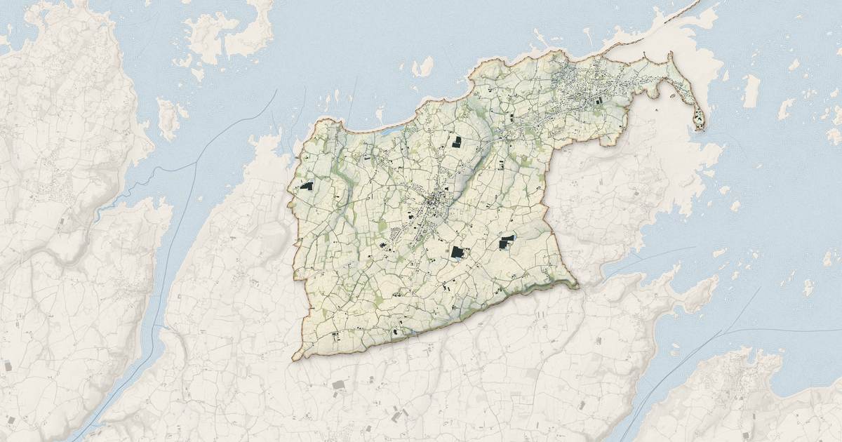 Portrait cartographique de Pleubian : relief, eau, forêts, bâti et voies, calculés à partir des données de l'IGN