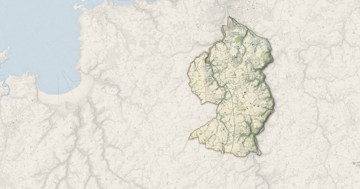 Portrait cartographique de Ploubezre : relief, eau, forêts, bâti et voies, calculés à partir des données de l'IGN