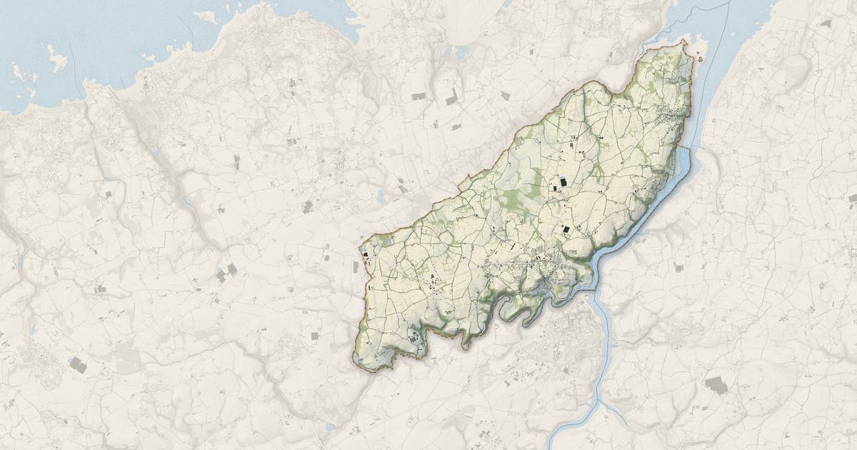 Portrait cartographique de Plouguiel : relief, eau, forêts, bâti et voies, calculés à partir des données de l'IGN