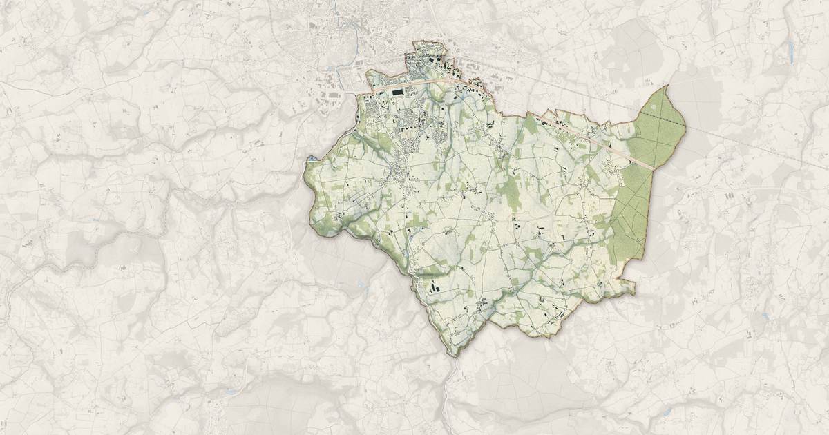Portrait cartographique de Ploumagoar : relief, eau, forêts, bâti et voies, calculés à partir des données de l'IGN