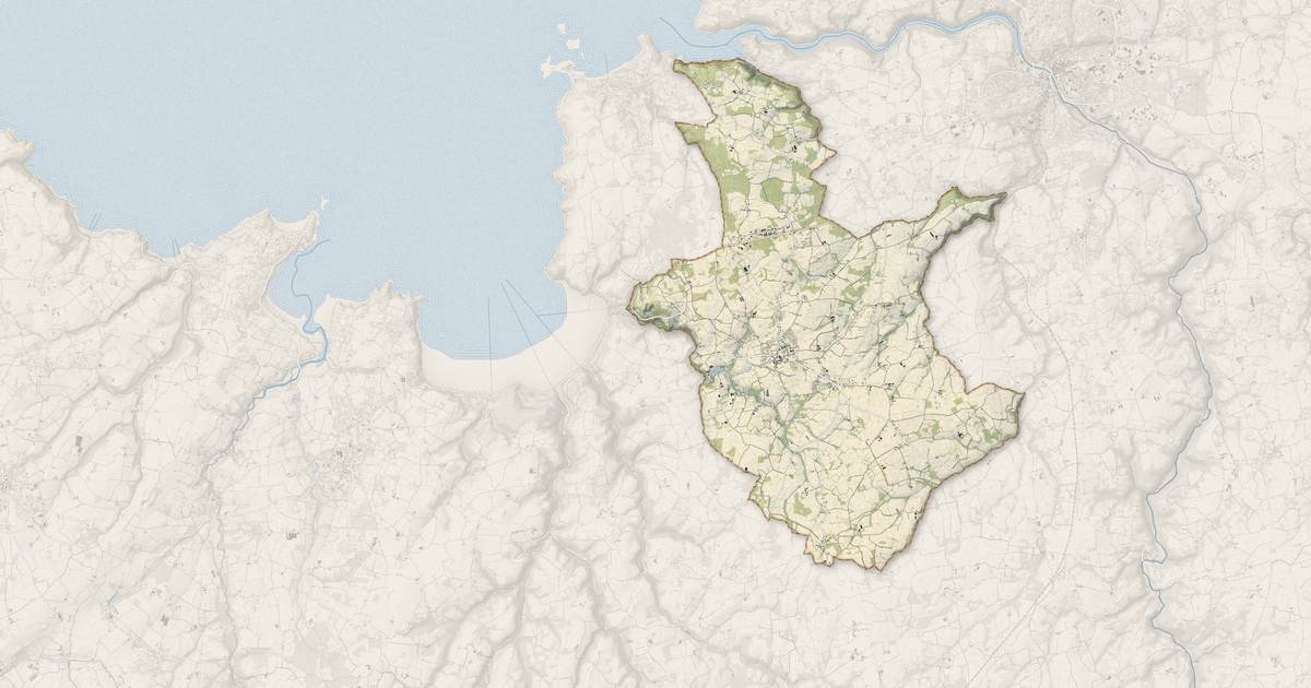 Portrait cartographique de Ploumilliau : relief, eau, forêts, bâti et voies, calculés à partir des données de l'IGN