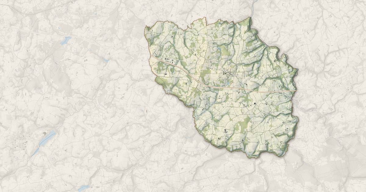 Portrait cartographique de Plounévez-Moëdec : relief, eau, forêts, bâti et voies, calculés à partir des données de l'IGN