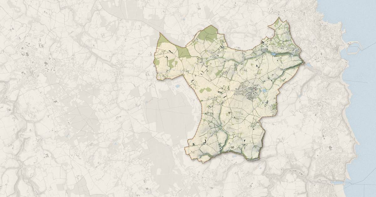 Portrait cartographique de Plourhan : relief, eau, forêts, bâti et voies, calculés à partir des données de l'IGN