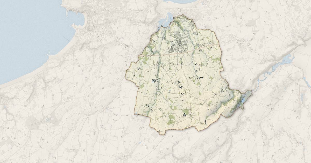 Portrait cartographique de Plurien : relief, eau, forêts, bâti et voies, calculés à partir des données de l'IGN