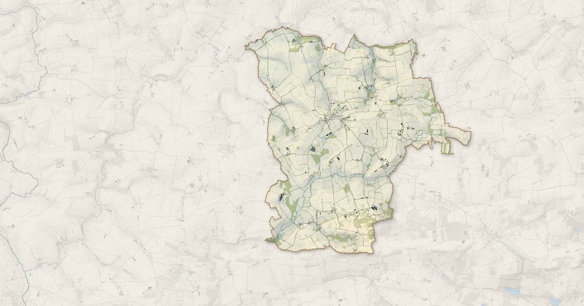Portrait cartographique de Plussulien : relief, eau, forêts, bâti et voies, calculés à partir des données de l'IGN