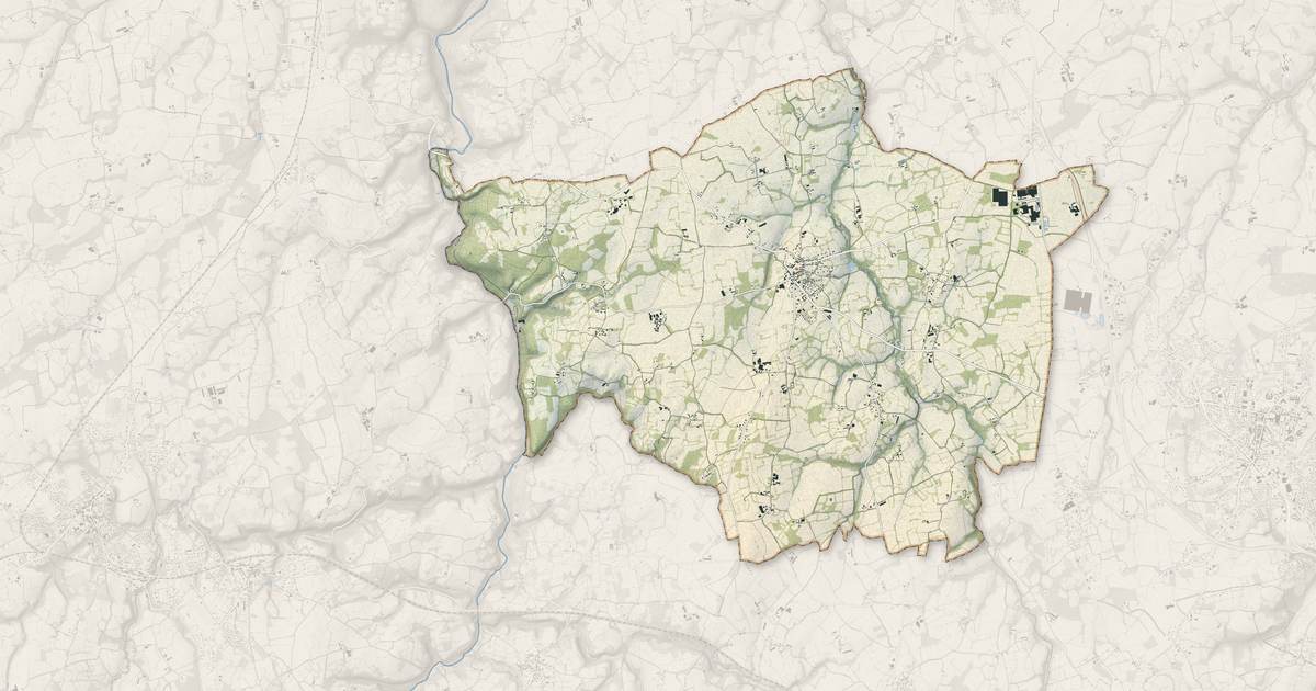 Portrait cartographique de Pluzunet : relief, eau, forêts, bâti et voies, calculés à partir des données de l'IGN