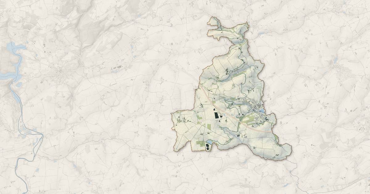 Portrait cartographique de Saint-Caradec : relief, eau, forêts, bâti et voies, calculés à partir des données de l'IGN