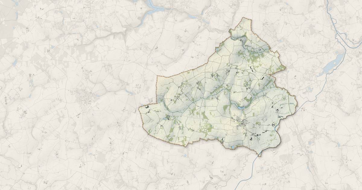 Portrait cartographique de Saint-Juvat : relief, eau, forêts, bâti et voies, calculés à partir des données de l'IGN