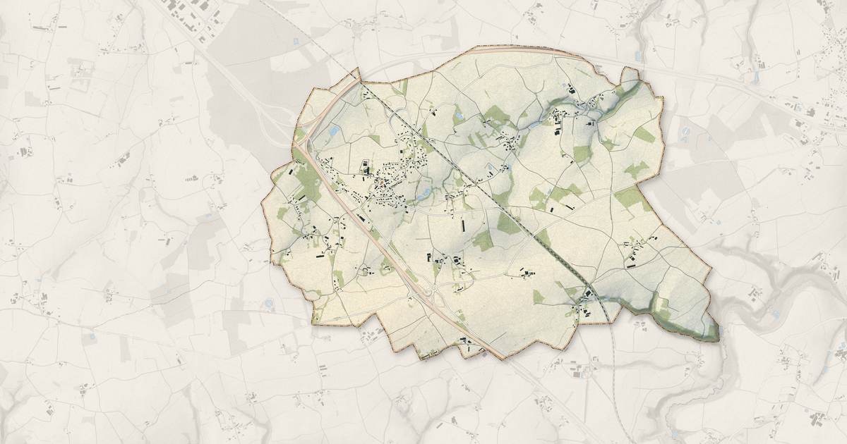 Portrait cartographique de Tramain : relief, eau, forêts, bâti et voies, calculés à partir des données de l'IGN