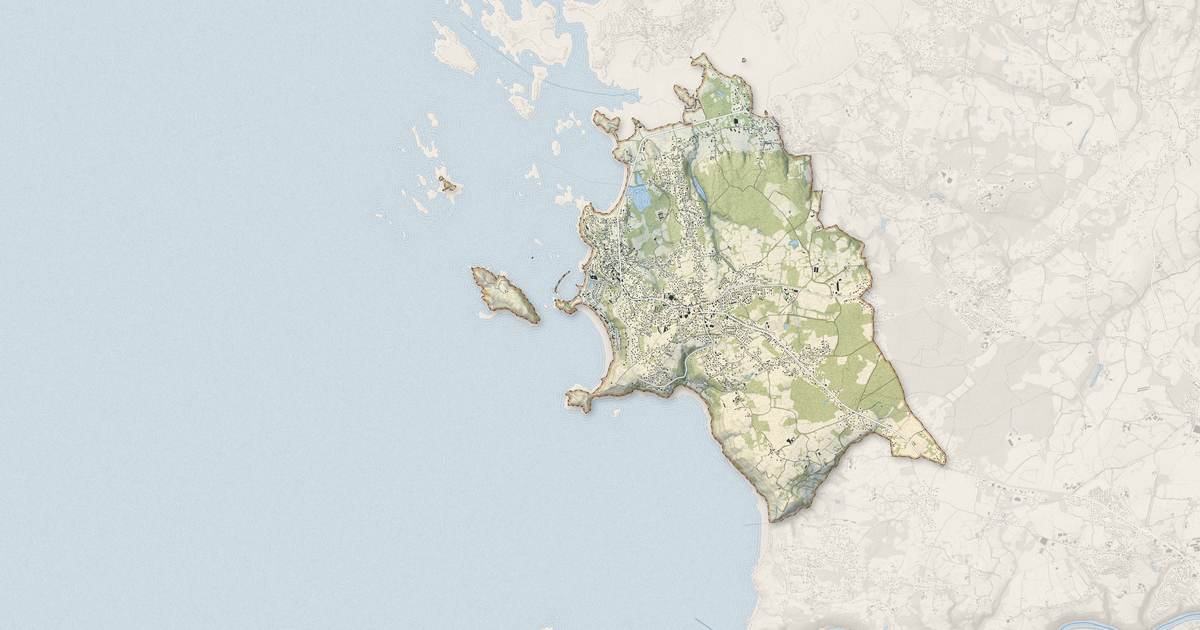 Portrait cartographique de Trébeurden : relief, eau, forêts, bâti et voies, calculés à partir des données de l'IGN