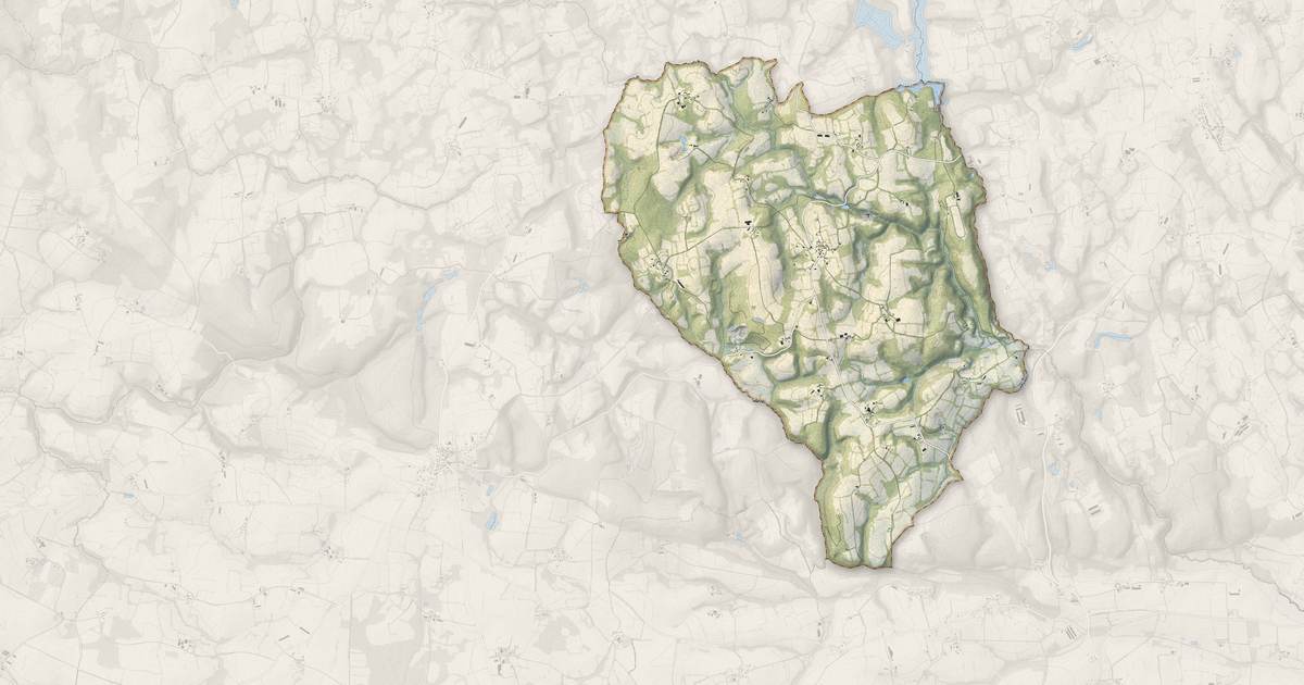 Portrait cartographique de Trémargat : relief, eau, forêts, bâti et voies, calculés à partir des données de l'IGN
