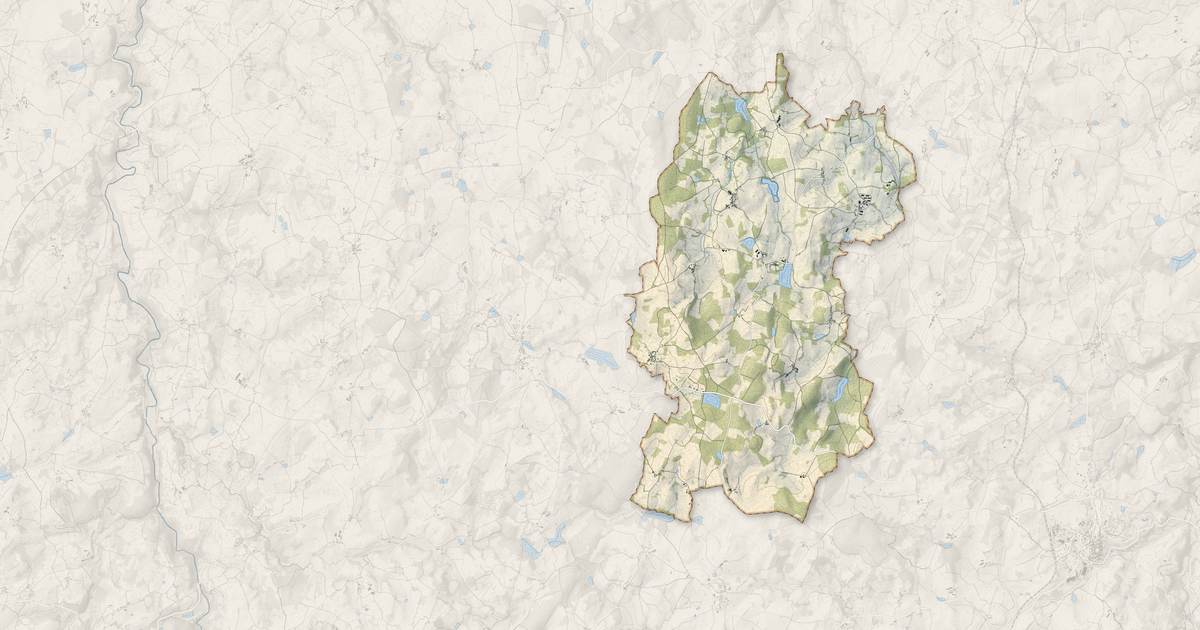 Portrait cartographique de Arfeuille-Châtain : relief, eau, forêts, bâti et voies, calculés à partir des données de l'IGN