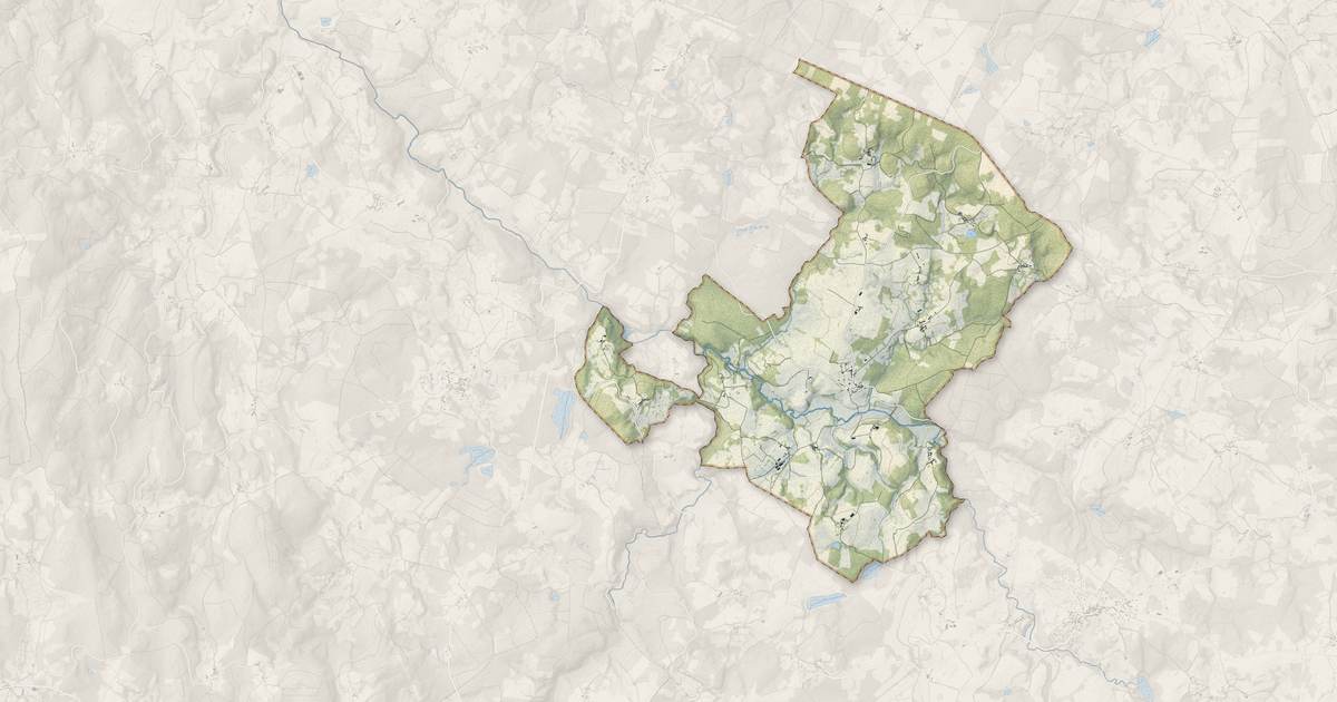 Portrait cartographique de Banize : relief, eau, forêts, bâti et voies, calculés à partir des données de l'IGN