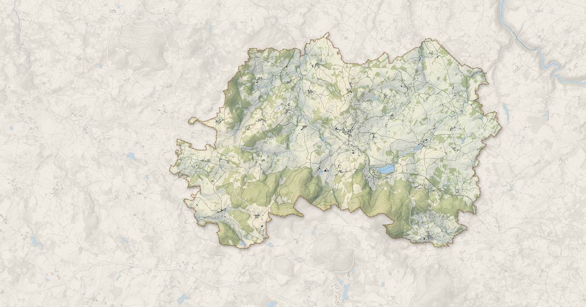 Portrait cartographique de Bussière-Dunoise : relief, eau, forêts, bâti et voies, calculés à partir des données de l'IGN