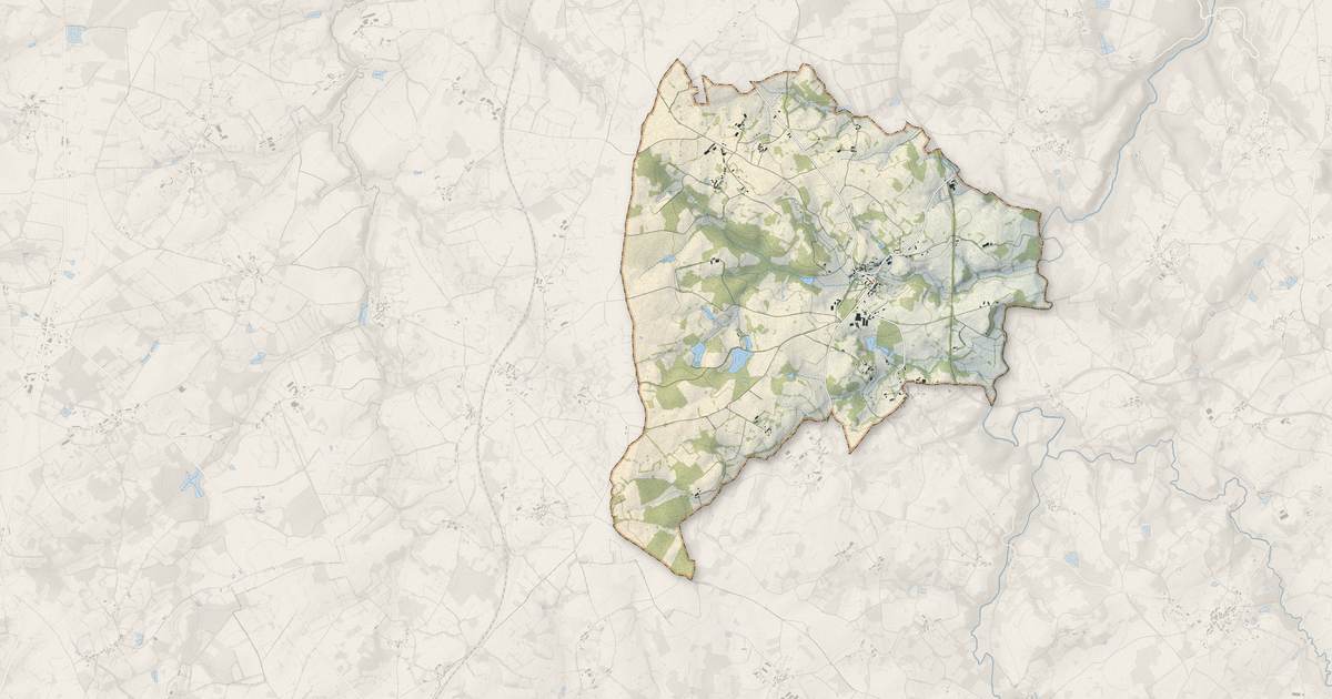 Portrait cartographique de La Chapelle-Baloue : relief, eau, forêts, bâti et voies, calculés à partir des données de l'IGN