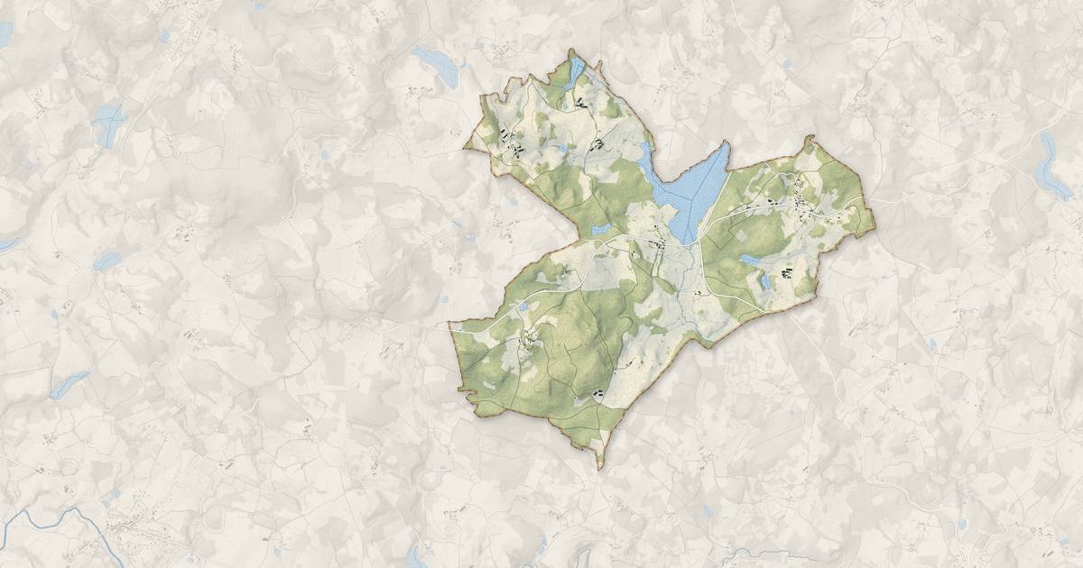 Portrait cartographique de La Chapelle-Saint-Martial : relief, eau, forêts, bâti et voies, calculés à partir des données de l'IGN