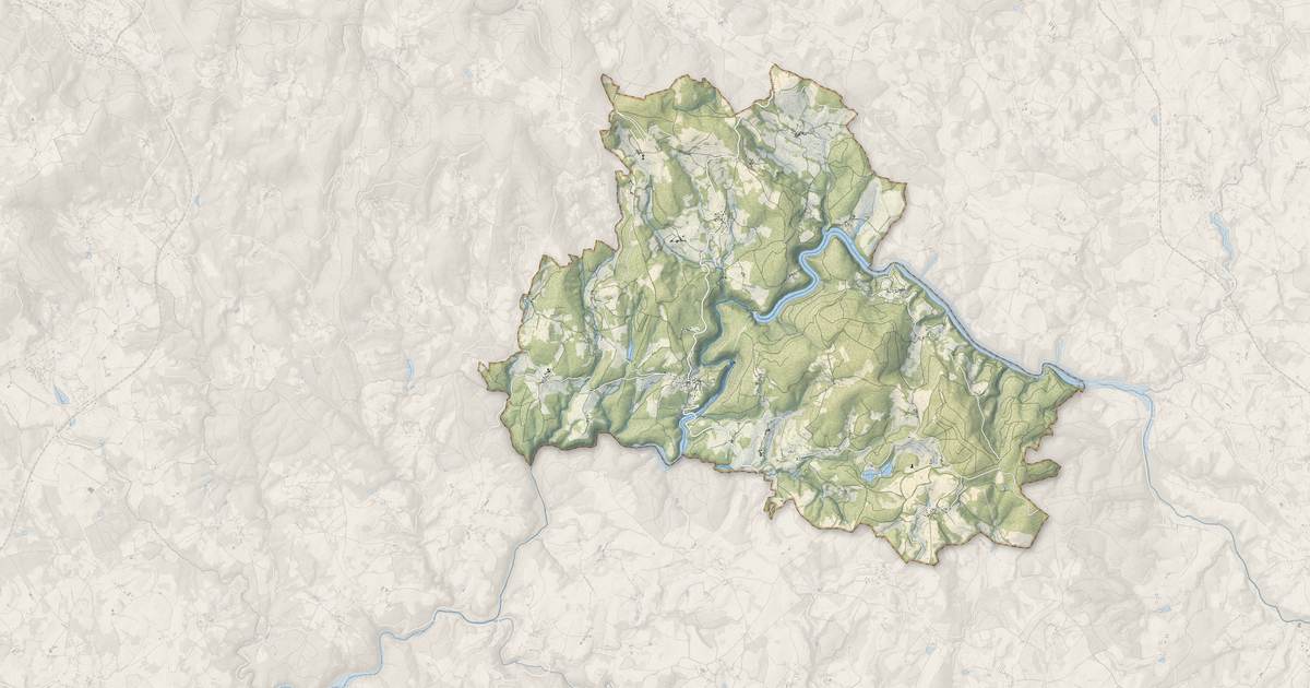 Portrait cartographique de Châtelus-le-Marcheix : relief, eau, forêts, bâti et voies, calculés à partir des données de l'IGN