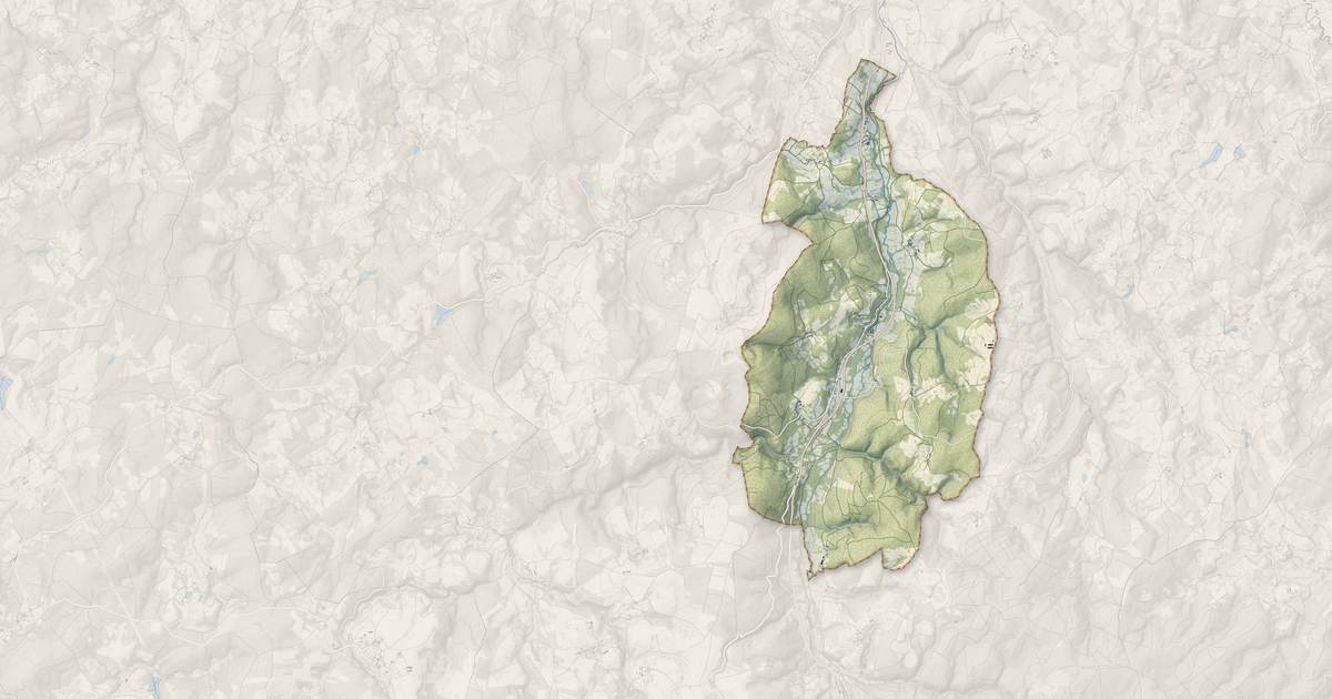Portrait cartographique de Croze : relief, eau, forêts, bâti et voies, calculés à partir des données de l'IGN