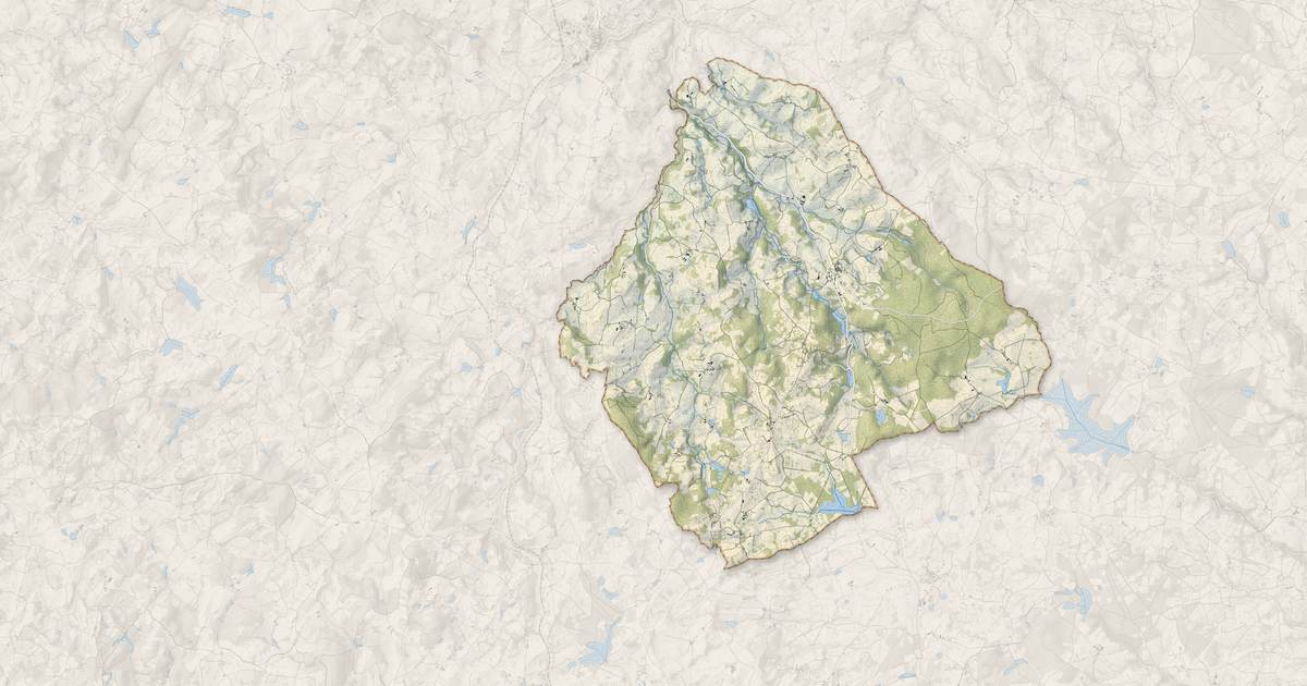 Portrait cartographique de Dontreix : relief, eau, forêts, bâti et voies, calculés à partir des données de l'IGN