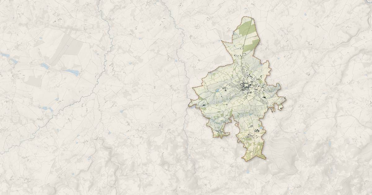 Portrait cartographique de Dun-le-Palestel : relief, eau, forêts, bâti et voies, calculés à partir des données de l'IGN