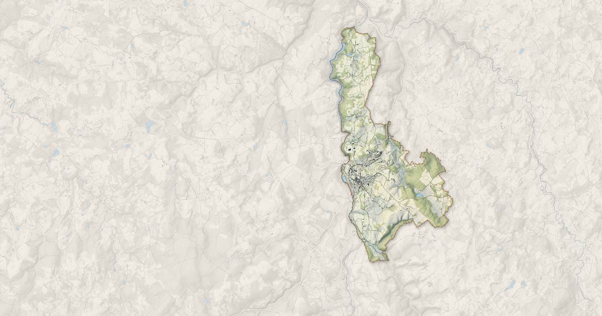 Portrait cartographique de Felletin : relief, eau, forêts, bâti et voies, calculés à partir des données de l'IGN