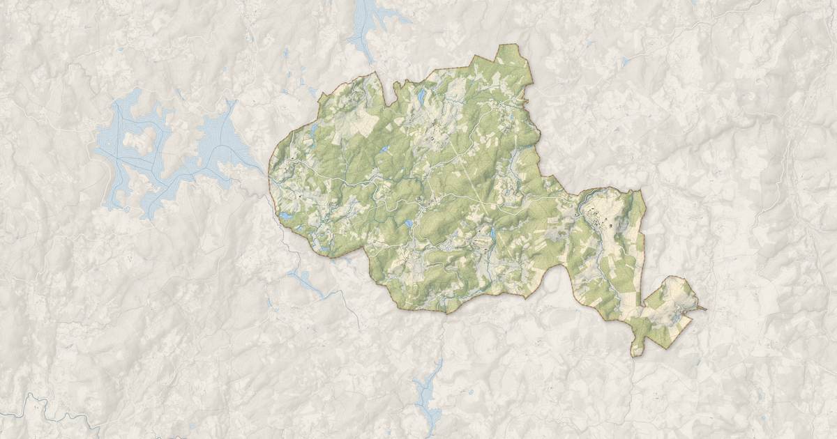 Portrait cartographique de Gentioux-Pigerolles : relief, eau, forêts, bâti et voies, calculés à partir des données de l'IGN