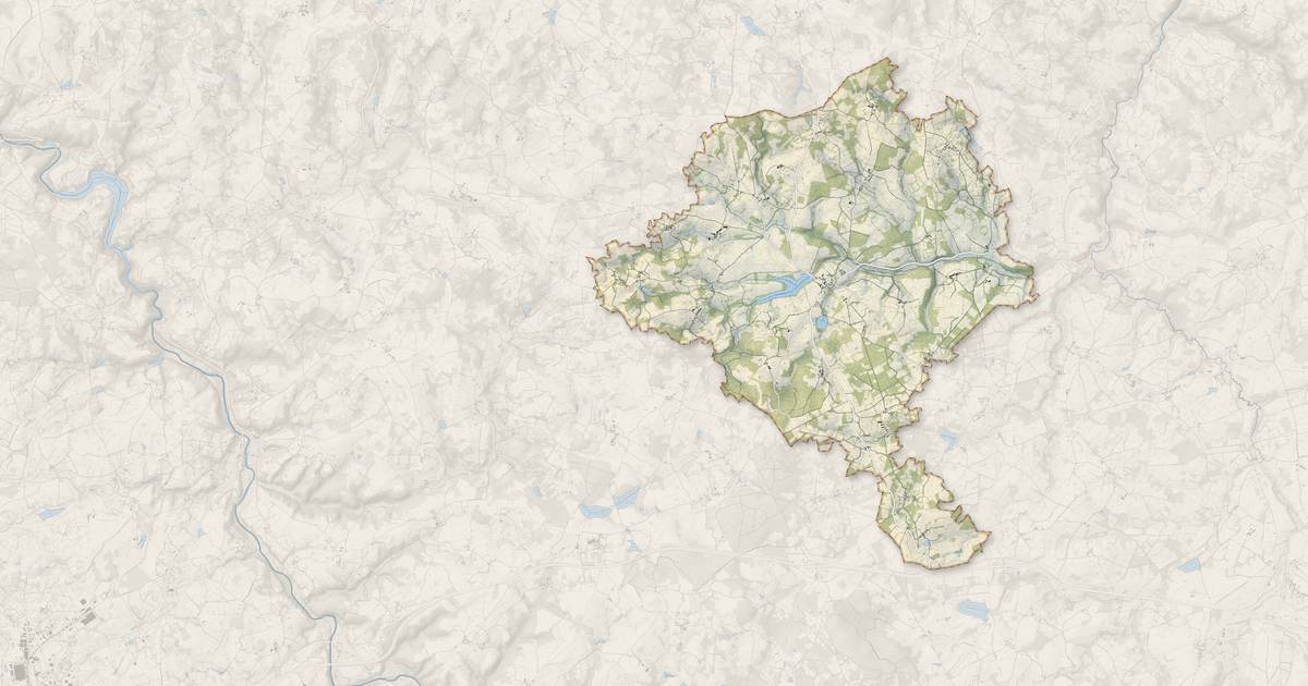 Portrait cartographique de Ladapeyre : relief, eau, forêts, bâti et voies, calculés à partir des données de l'IGN