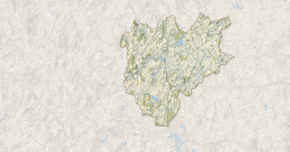 Portrait cartographique de Mérinchal : relief, eau, forêts, bâti et voies, calculés à partir des données de l'IGN