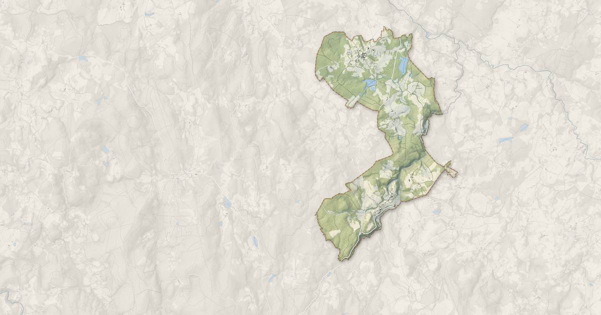 Portrait cartographique de Le Monteil-au-Vicomte : relief, eau, forêts, bâti et voies, calculés à partir des données de l'IGN