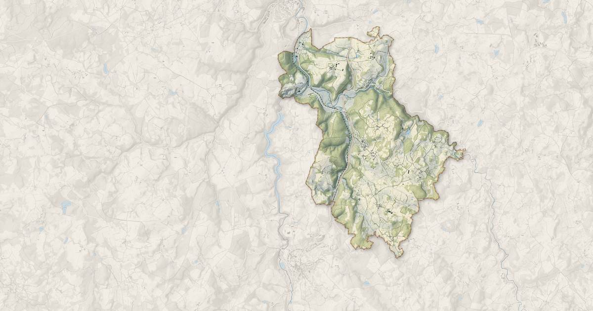Portrait cartographique de Moutier-Rozeille : relief, eau, forêts, bâti et voies, calculés à partir des données de l'IGN