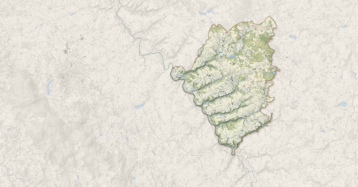 Portrait cartographique de Pionnat : relief, eau, forêts, bâti et voies, calculés à partir des données de l'IGN