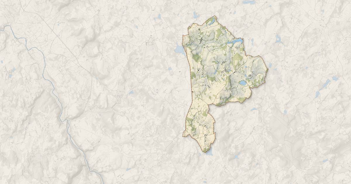 Portrait cartographique de Puy-Malsignat : relief, eau, forêts, bâti et voies, calculés à partir des données de l'IGN