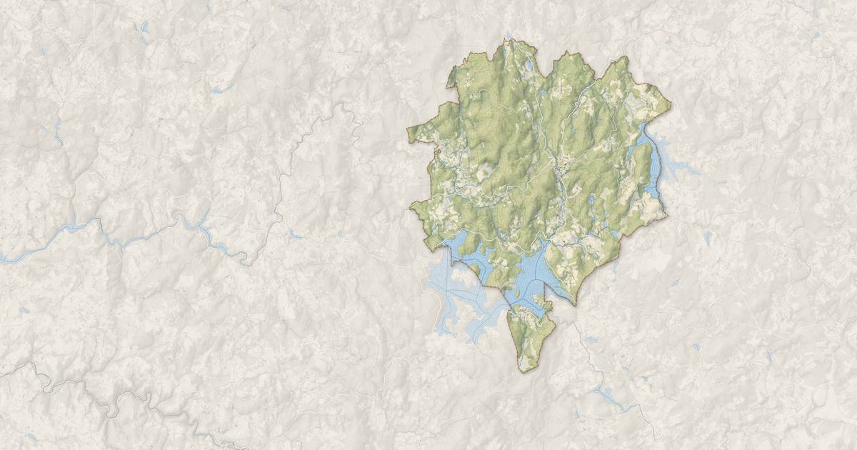 Portrait cartographique de Royère-de-Vassivière : relief, eau, forêts, bâti et voies, calculés à partir des données de l'IGN